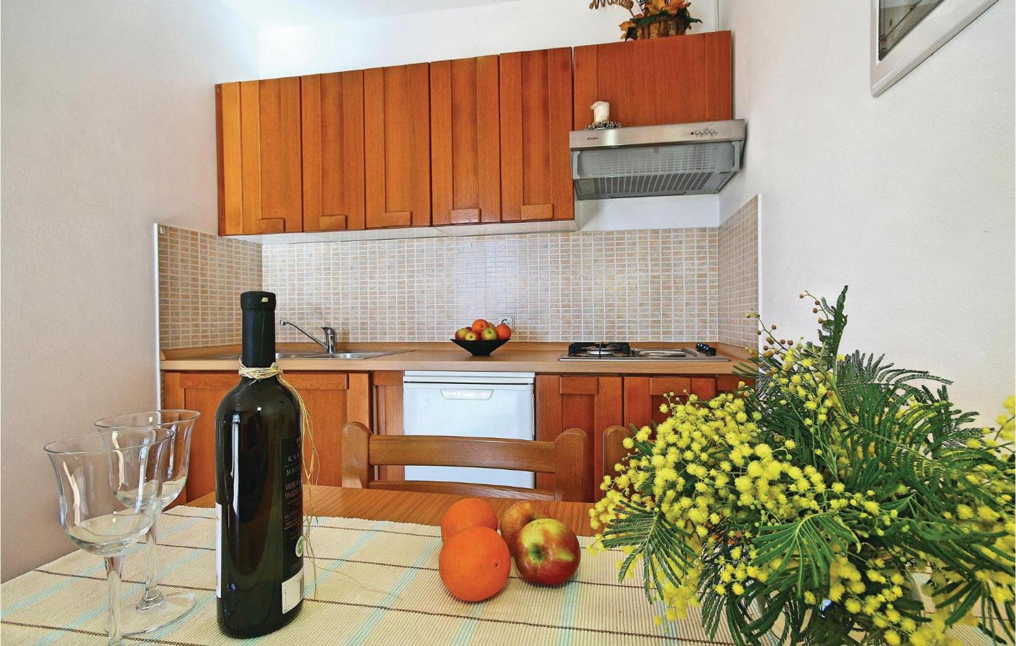 Lovely Apartment In Tar-Vabriga With Kitchen Exterior foto